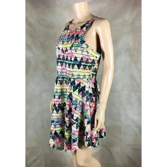Floral Diamond Laser Cut Asymmetrical Dress NWT XL - Picture 8 of 10